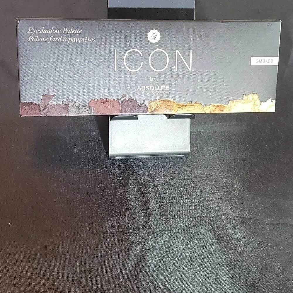 ICON SMOKED COLOR EYESHADOW PALETTE